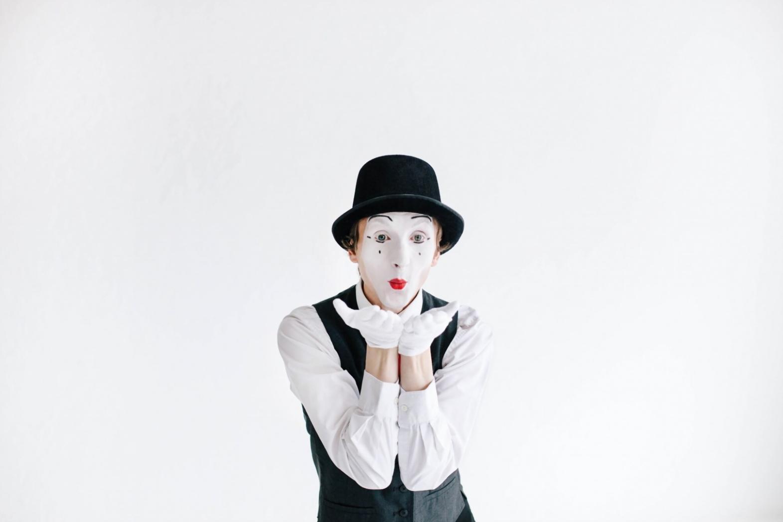 Учасники воркшопу під час практичної вправи